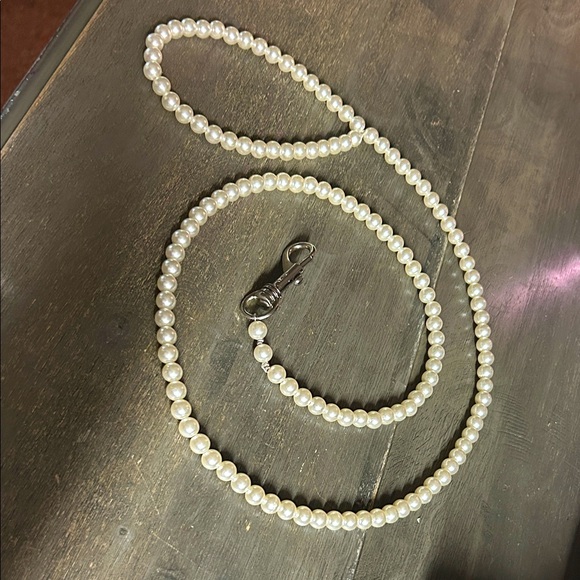Faux Pearl Leash 46 inch - Picture 1 of 3